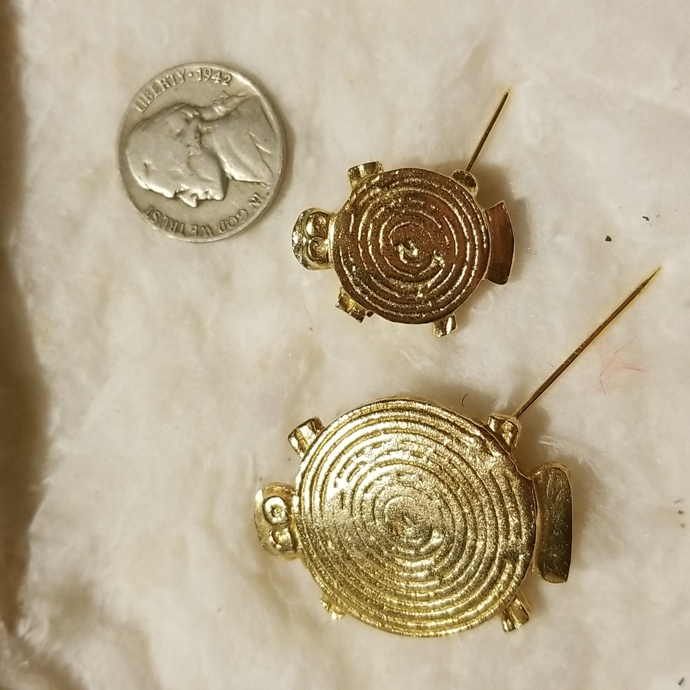 Set of 2 gold tone turtle pins
